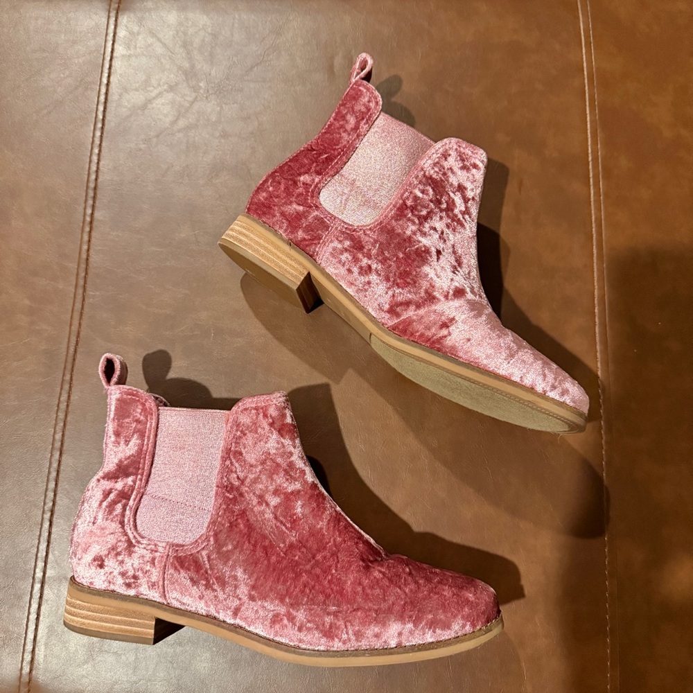 Toms Pink Crushed Velvet Ankle Boots Size 8